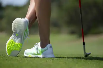 Spikeless shoe aims to “redefine the golf dress code”