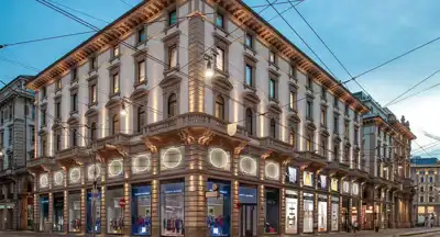 VF to open first multi-brand store