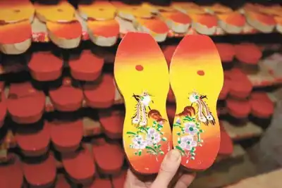 Chinese artisan an inheritor of Dongguan ICH