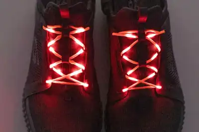LED shoelaces boost runners’ visibility