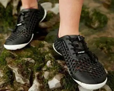 Vivobarefoot campaigns against harmful algae blooms