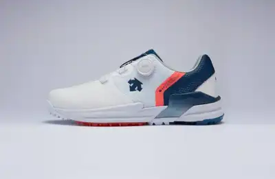 Descente on third run of R90 ‘Korean fit’ golf shoes