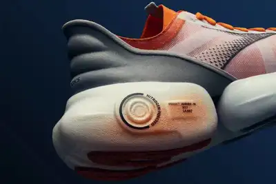 Brooks runs with nitrogen-injected midsoles