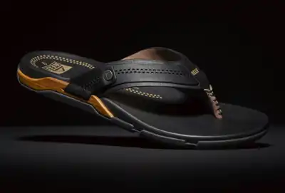 Reef’s wooden sandal inspired by furniture design