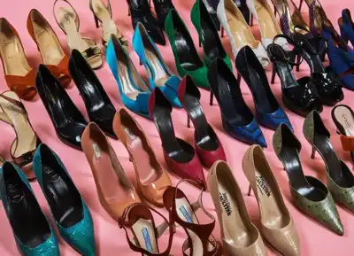 Star’s shoe auction supports food charity