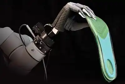 Robotic bagging of insoles