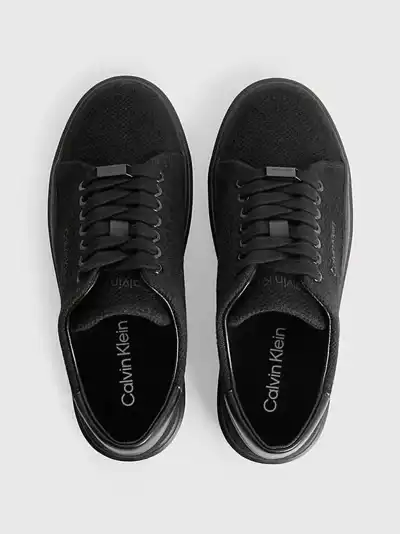 Calvin Klein trainer knit from Tencel-blended Piñayarn