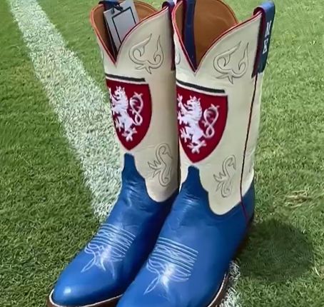 Leather gifts celebrate Czech Republic World Cup base